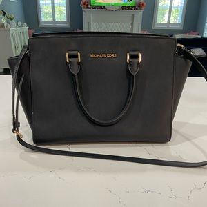 Black Michael Kors handbag purse great used condition
